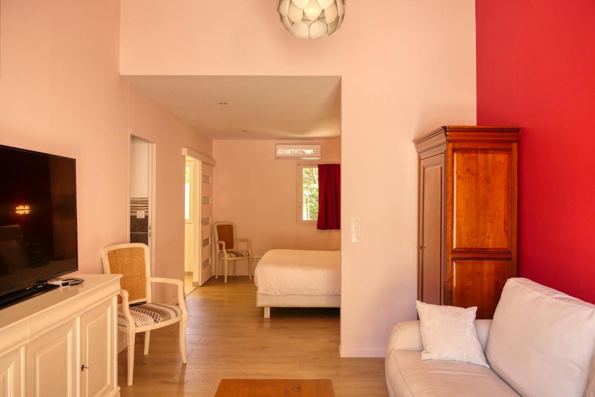 Le Hameau Fleur De Pierres , Chambre , Gite Et Table D'Hotes Murs  Exterior foto