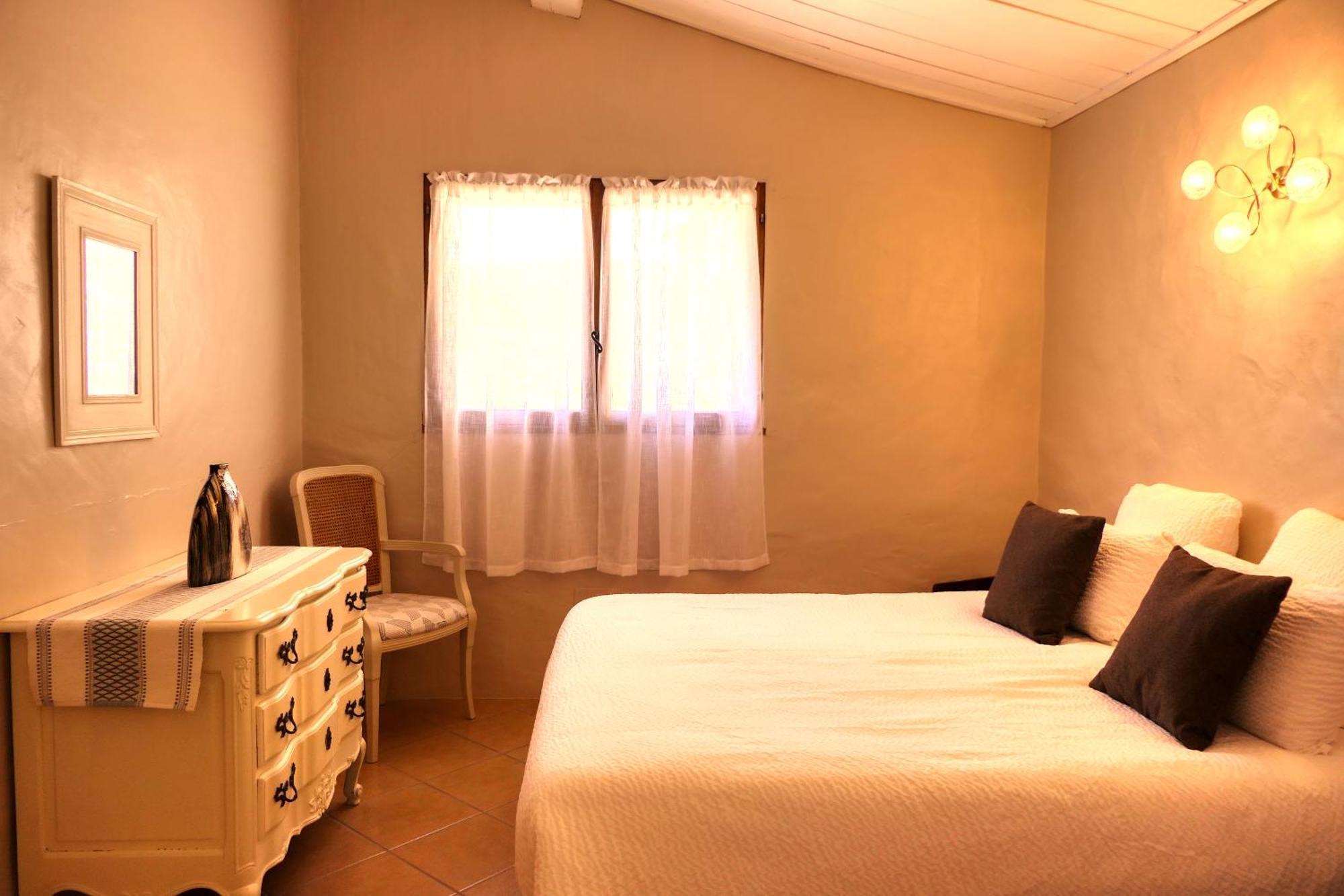 Le Hameau Fleur De Pierres , Chambre , Gite Et Table D'Hotes Murs  Exterior foto