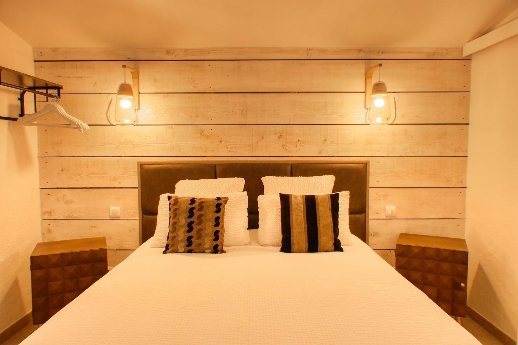 Le Hameau Fleur De Pierres , Chambre , Gite Et Table D'Hotes Murs  Exterior foto