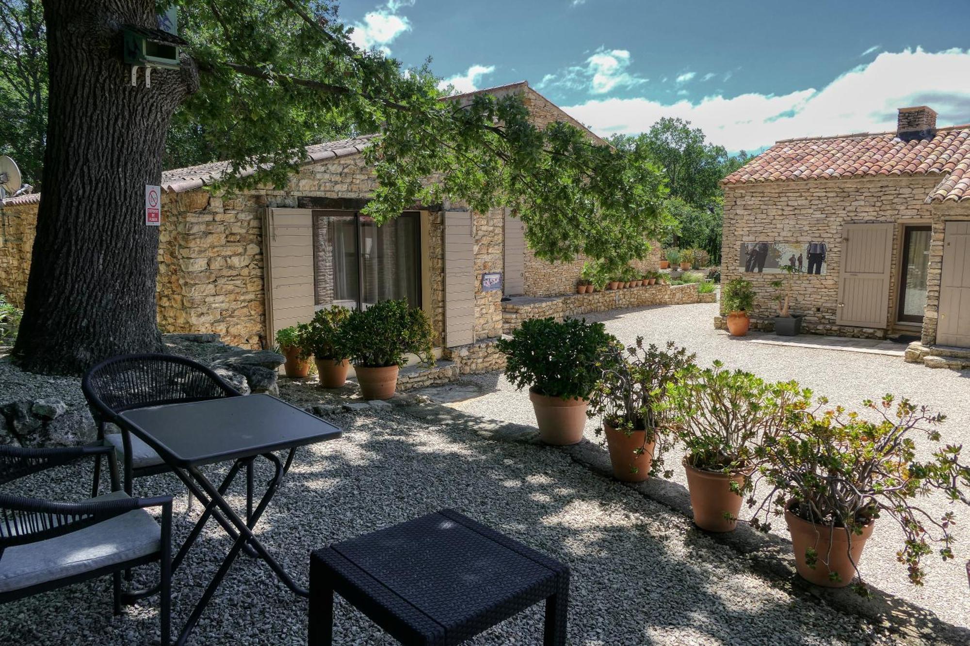 Le Hameau Fleur De Pierres , Chambre , Gite Et Table D'Hotes Murs  Exterior foto