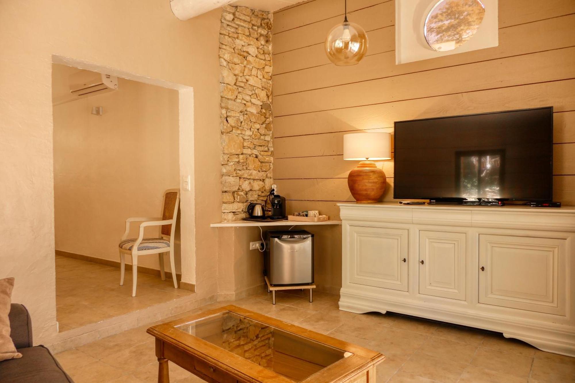 Le Hameau Fleur De Pierres , Chambre , Gite Et Table D'Hotes Murs  Exterior foto