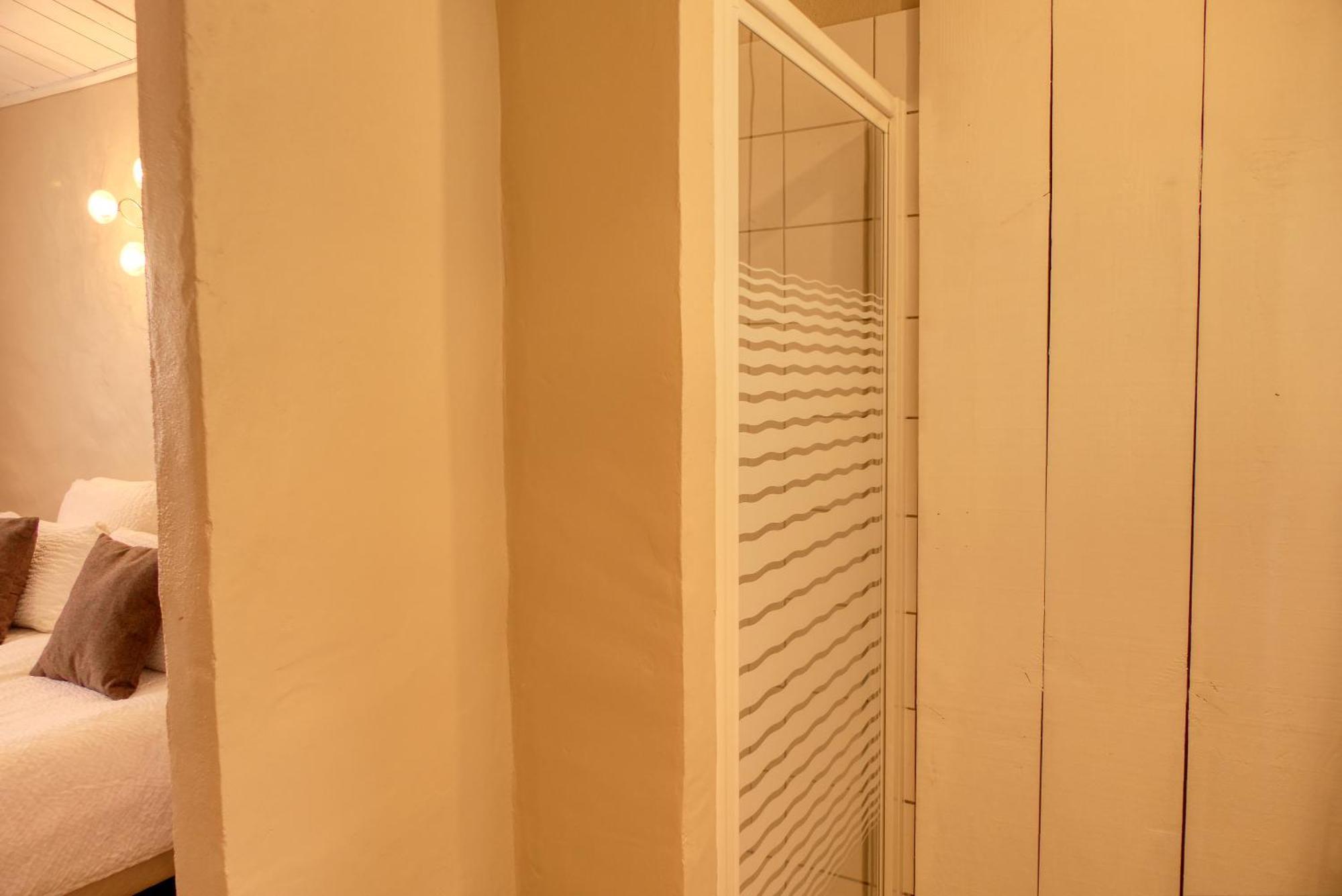Le Hameau Fleur De Pierres , Chambre , Gite Et Table D'Hotes Murs  Exterior foto