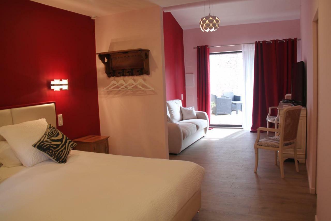 Le Hameau Fleur De Pierres , Chambre , Gite Et Table D'Hotes Murs  Exterior foto