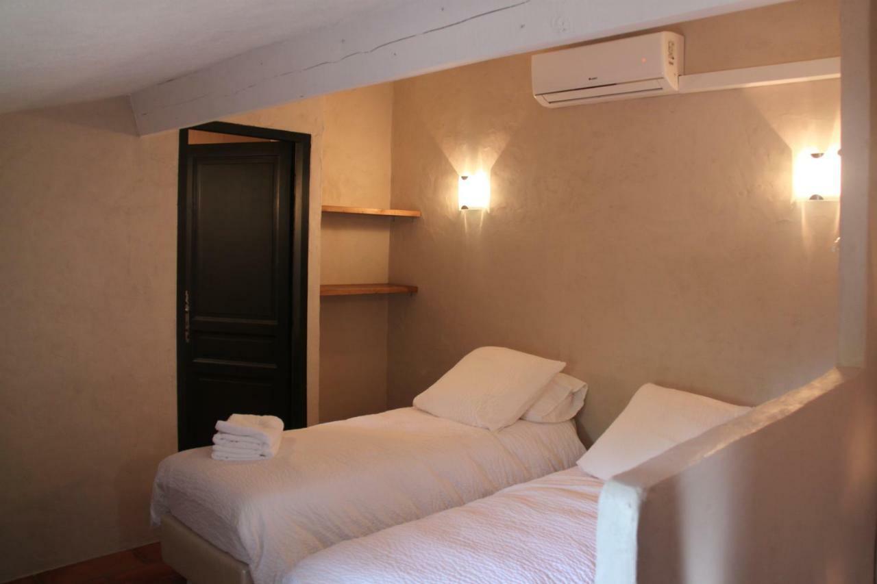 Le Hameau Fleur De Pierres , Chambre , Gite Et Table D'Hotes Murs  Exterior foto